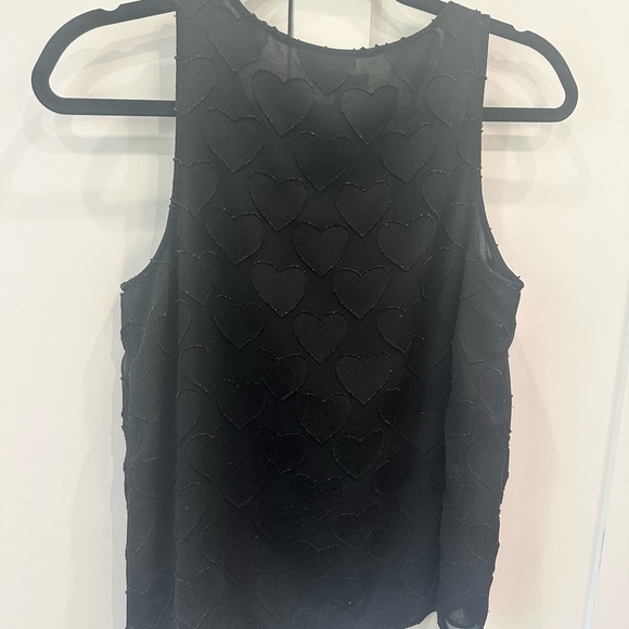 Chelsea28 Sleeveless Heart Pattern Top - Picture 4 of 4